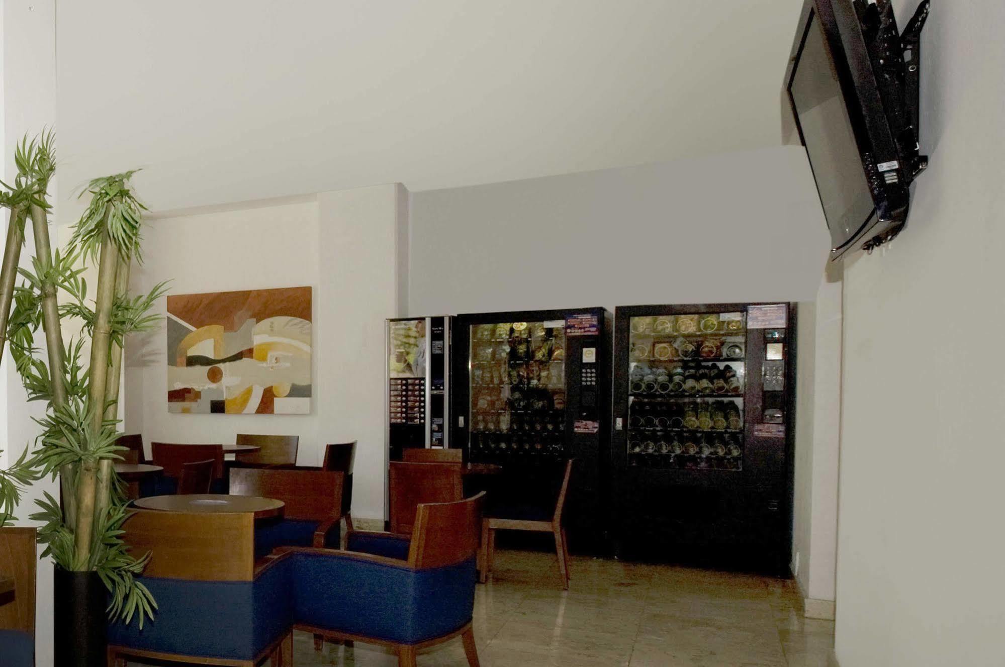 One Queretaro Plaza Galerias Hotel Eksteriør billede